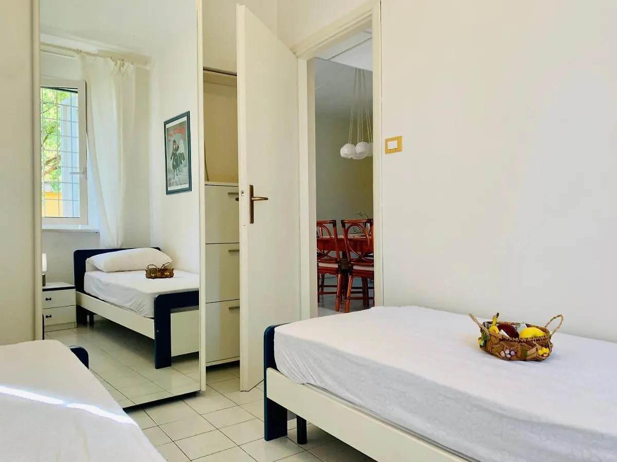 Apartment Apt 1 Garden Ville Sirmione Italy