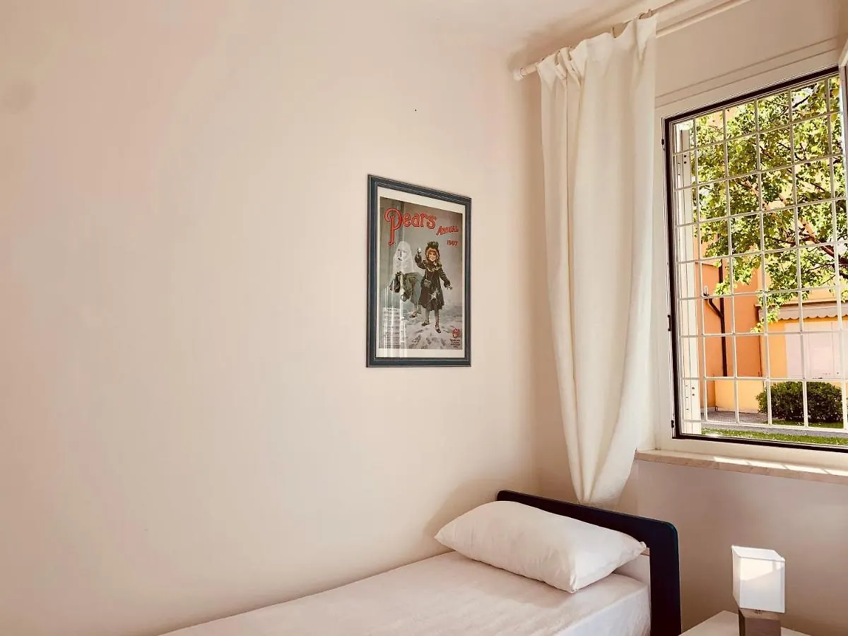 Apartment Apt 1 Garden Ville Sirmione Italy