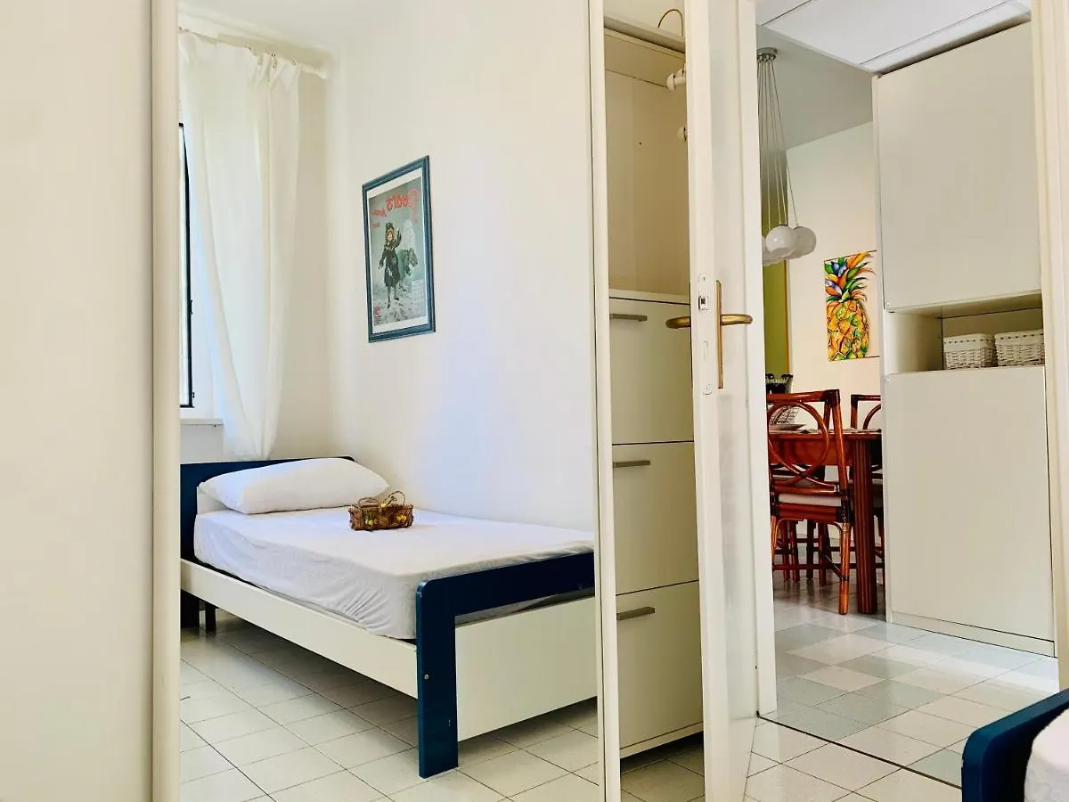 Apt 1 Garden Ville Sirmione 0*,  Italy